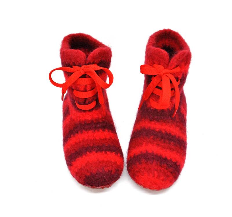 Gr.37 - Barfußschuhe, Filzstiefel, 8-Loch Schnürer, Crazy Rottöne, Super Bequem, Rutschfest Gr.37 - Barfußschuhe, Filzstiefel, 8-Loch Schnürer, Crazy Rottöne, Super Bequem, Rutschfest von FilzSchluppyFee