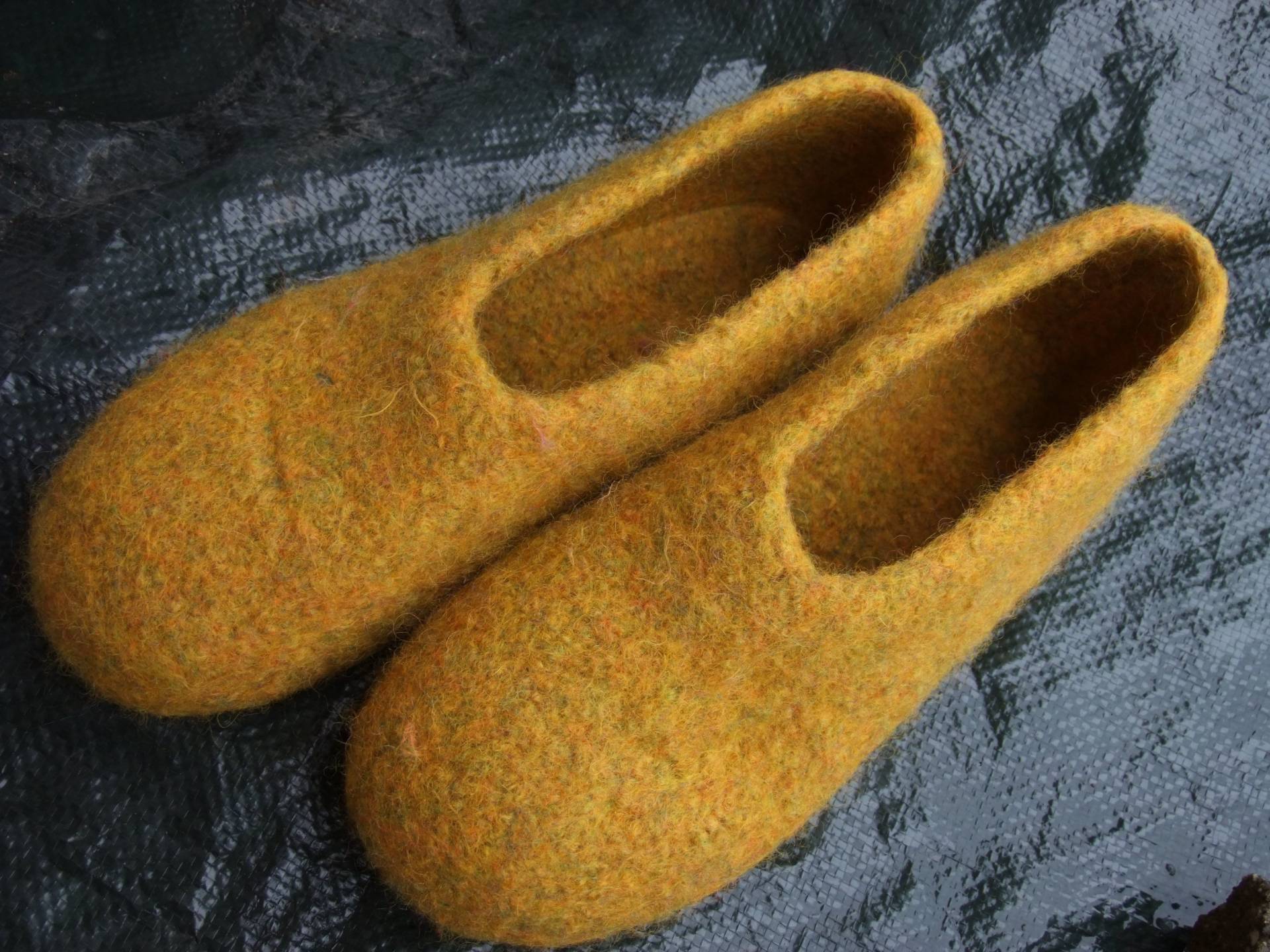 Filzschuhe. Puschen, Handgefilzt, Curry Filzschuhe. Puschen, Handgefilzt, Curry von Filzwerkbyoormon