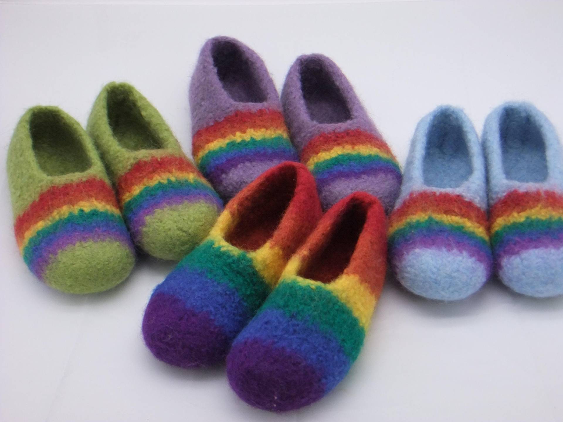Hausschuhe-Puschen, Regenbogen, Gr. 25 Hausschuhe-Puschen, Regenbogen, Gr. 25 von Filzwerkbyoormon