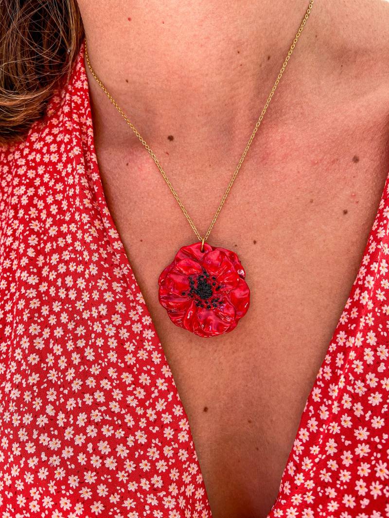 Rote Mohnblumen-Halskette Aus Polymer Clay - Einzelstück, Handgefertigt, Geschenkidee Für Frauen Rote Mohnblumen-Halskette Aus Polymer Clay - Einzelstück, Handgefertigt, Geschenkidee Für Frauen von Fimacroquer