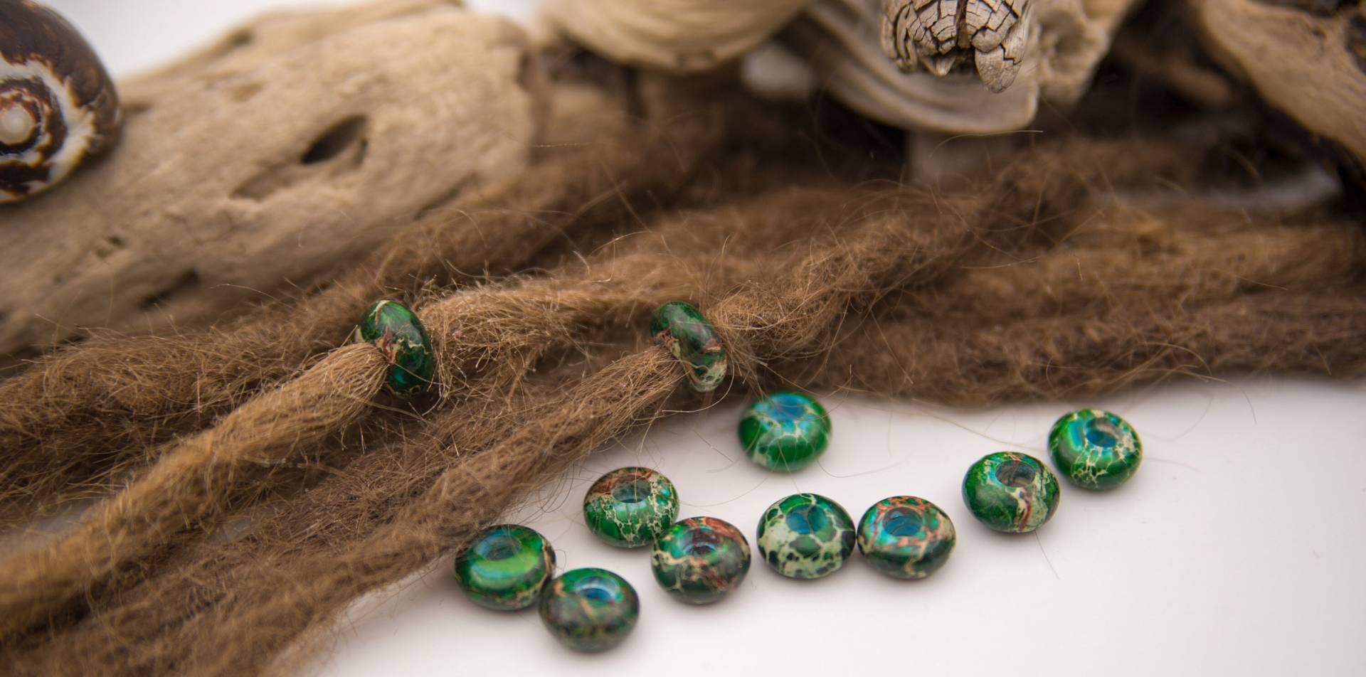 Kleine Grüne Dreadlockperlen | 2 Stück Kaiserjaspis Dreadschmuck Rastaperlen Grüne Haarperlen von FimonacciArtifacts