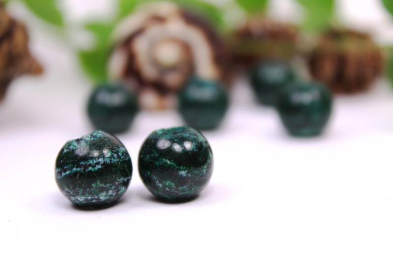 Set Aus 2 Dreadlockperlen | Feldspat Grün Gefärbt Dreadbead Dreadschmuck Dreadperle von FimonacciArtifacts