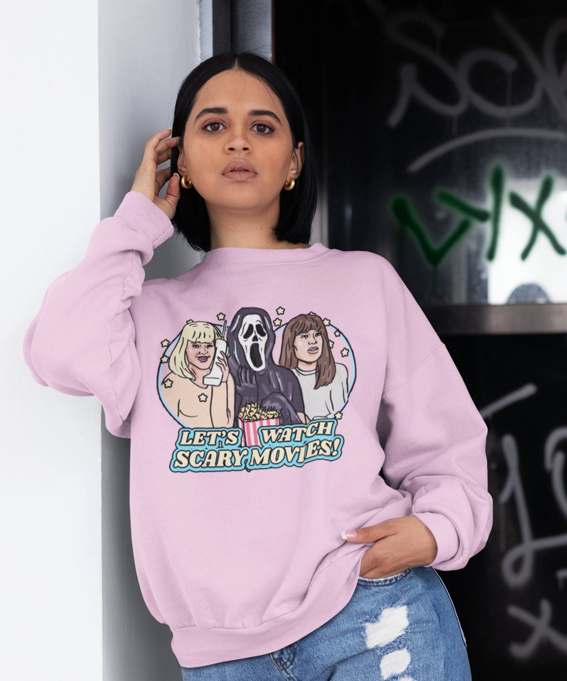 Schauen Wir Uns Gruselige Filme Sweatshirt, 80Er Vintage Pastell Sweatshirt von FinalgirlTShirts