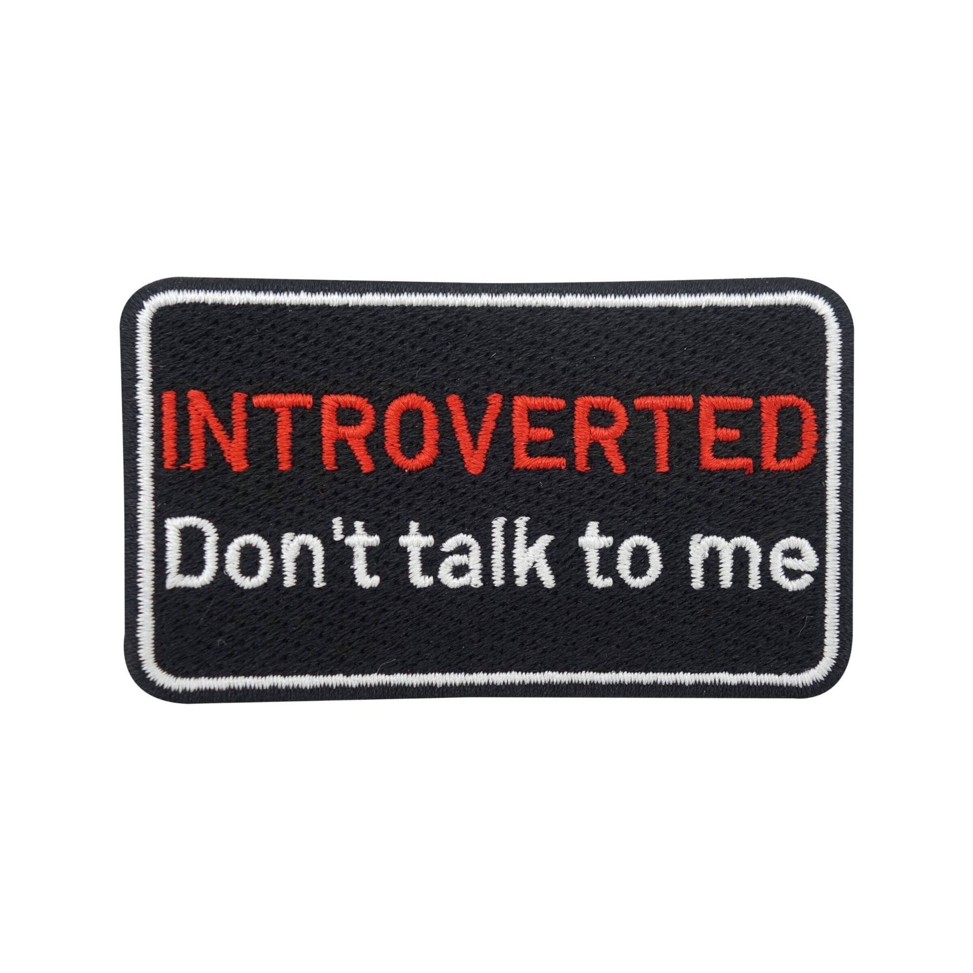 Aufnäher Introverted Dont Talk To Me Patch Zum Aufbügeln | Spruch Patches, Witziger Jacken Bügelbild Flicken, Lustiger Anti-Social Rucksack von FinallyHomeDesign