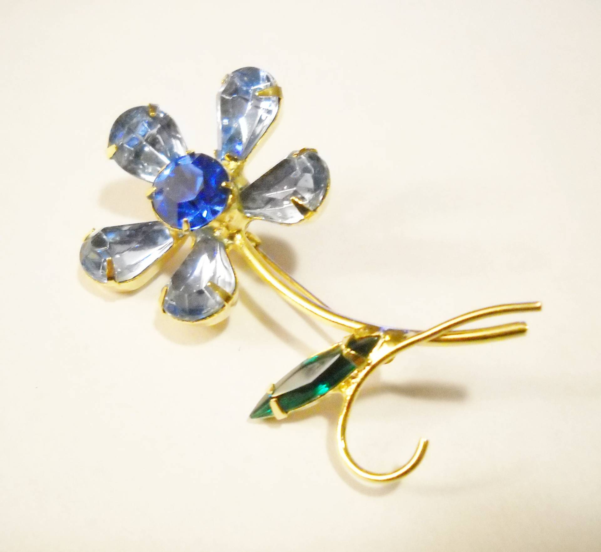 Blumen Brosche Vintage Blau Grün Strass Zierliche Multi Geformt Glas Facettierten Mid Century Wald Festival Blumen Brosche Vintage Blau Grün Strass Zierliche Multi Geformt Glas Facettierten Mid Century Wald Festival von FindCharlotte