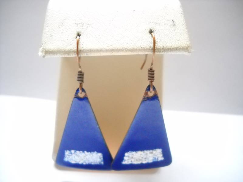 Vintage Emaille Ohrringe Blau Weiß Dreieck Pierced Wire Mid Century Modern Mcm Abstrakte Auf Kupfer Baumeln Avant Garde von FindCharlotte