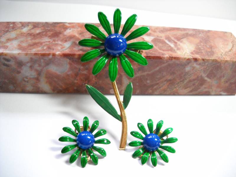 Vintage Emaille Schmuck Set Brosche Ohrringe Blume Grün Blau Daisy Clip Auf Statement Power Boho von FindCharlotte