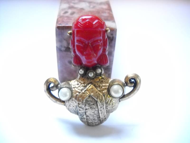 Vintage Figural Brosche Selro Style Prinzessin Rot Gold Weiß Kunstperlen Boho Mid Century Statement 1950Er Jahre von FindCharlotte