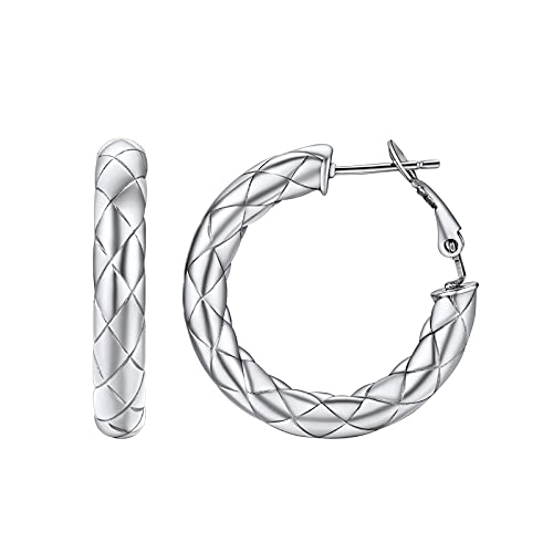 FindChic Edelstahl Creolen Ohrstecker Punk Style Huggie Hoop Ohrstecker mit Kreuzmuster Herren Damen Ohrstecker mit Geschenkebox für Paar Pärchen Model von FindChic