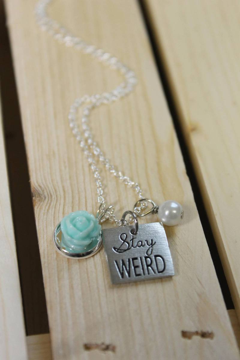 Bleiben Seltsam - Anhänger Halskette Blume Charm Perlenkette Einzigartig Sein Bleiben Anders Bewusst Beyoutiful Aufenthalt von FindKeepCreate