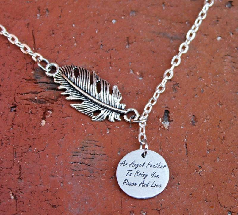 Engel Feder - Frieden Und Liebe Halskette Silber Schmuck Schutzengel Kostenlos & Wild Geschenk Für Freunde von FindKeepCreate