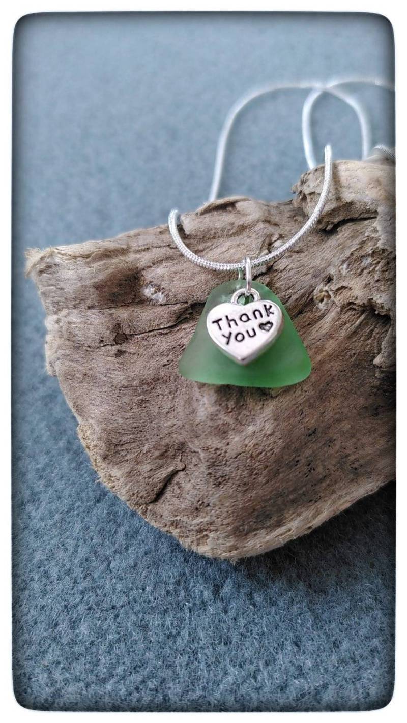 Kette Danke Lehrer, Geschenk Für Frau Unter 20 Euro, Meerschmuck Halskette, Grüner Seeglas Anhänger, Dankeschön Meerliebhaberin Kette Danke Lehrer, Geschenk Für Frau Unter 20 Euro, Meerschmuck Halskette, Grüner Seeglas Anhänger, Dankeschön Meerliebhaberin von FinderinJewellery