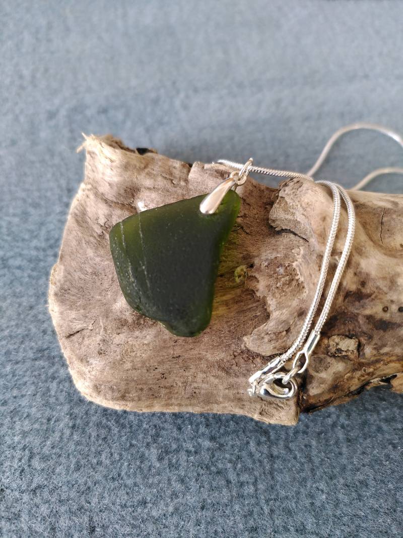 Seeglas Kette Olivgrün, Meerglas Halskette, Maritimer Schmuck, 925Er Silber, Ostsee Schmuck Strandglas, Danke Lehrer Geschenk, Weihnachten Seeglas Kette Olivgrün, Meerglas Halskette, Maritimer Schmuck, 925Er Silber, Ostsee Schmuck Strandglas, Danke Lehrer Geschenk, Weihnachten von FinderinJewellery