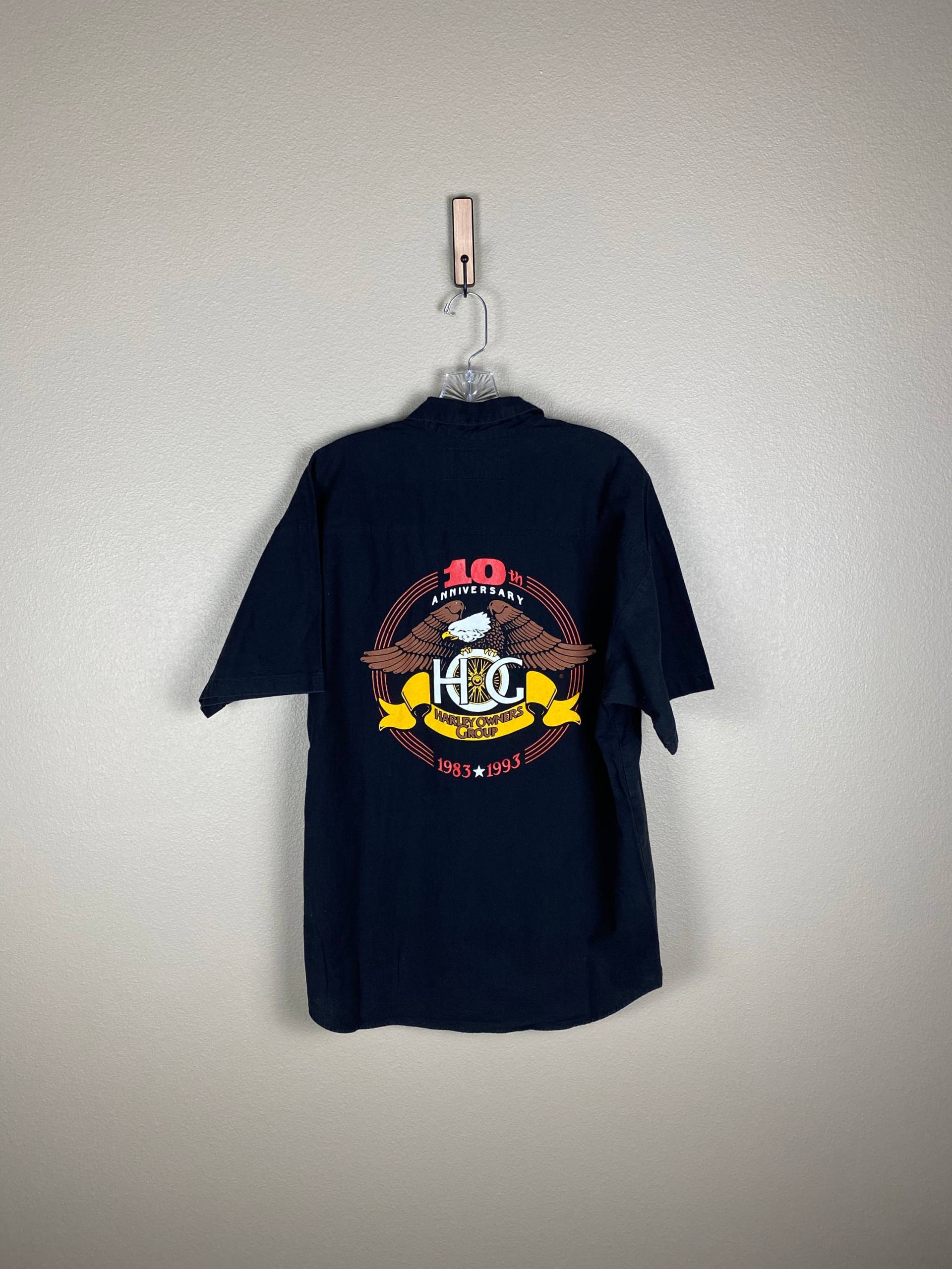 Vintage Harley Davidson Button Up Shirt | Sz M 10-Jähriges Jubiläum Besitzergruppe 1993 Hod Kundgebung Hot Rod Vintage Harley Davidson Button Up Shirt | Sz M 10-Jähriges Jubiläum Besitzergruppe 1993 Hod Kundgebung Hot Rod von FindingxFashion