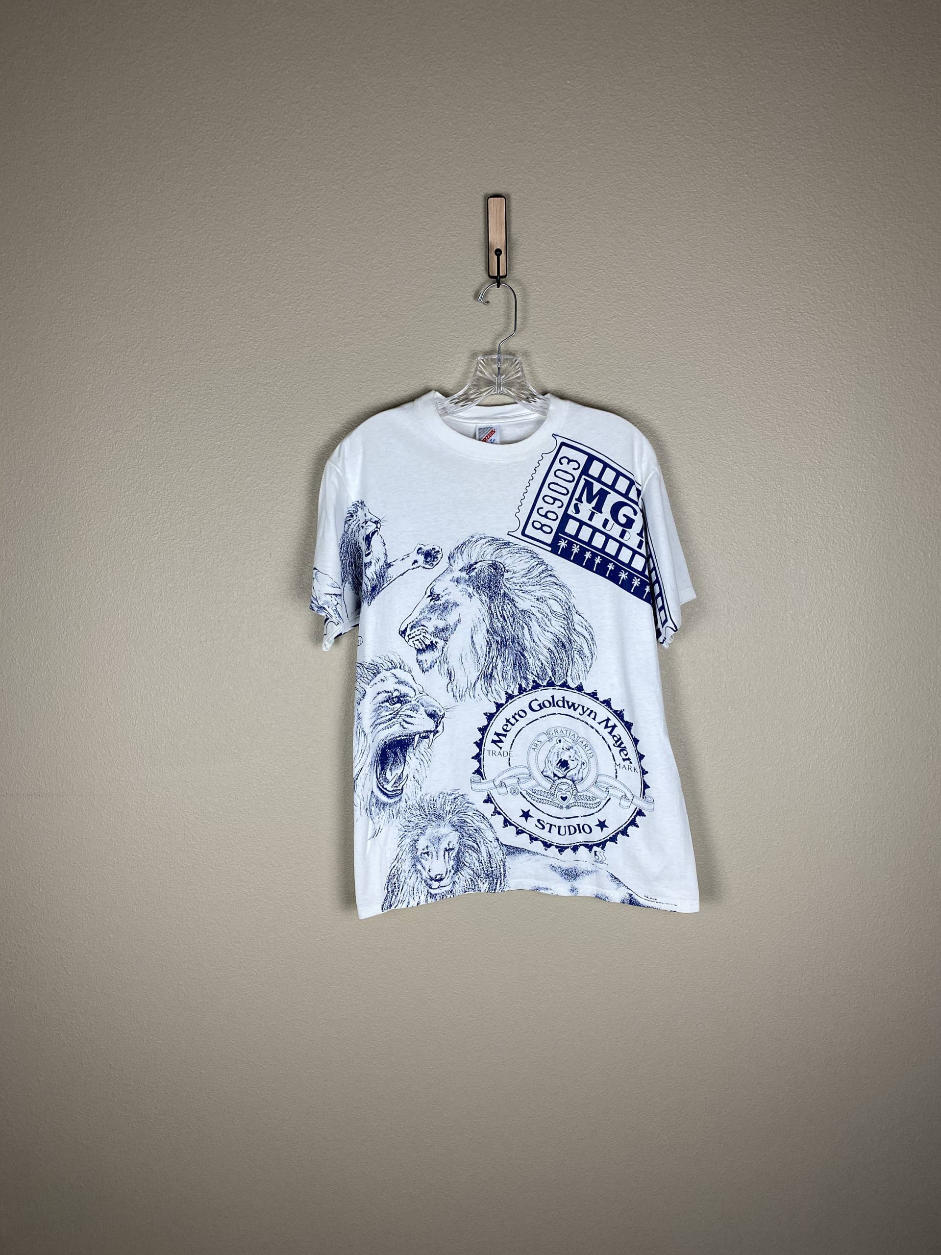 Vintage Mgm Löwe T-Shirt | Sz Medium Metro Goldwyn Meyer Movie Studio Roaring Lion All Over Print 90Er Jahre Jerzees Marke von FindingxFashion