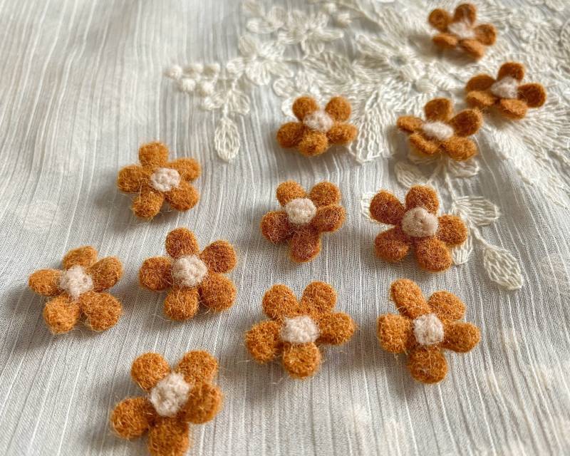 5x Ocker Filzwolle Blumen, Gefilzte Braungelbe Blumen Dekoration, Kleine Lose 3D Blume Applikation Für Handarbeiten 5x Ocker Filzwolle Blumen, Gefilzte Braungelbe Blumen Dekoration, Kleine Lose 3D Blume Applikation Für Handarbeiten von FindsbyEnya