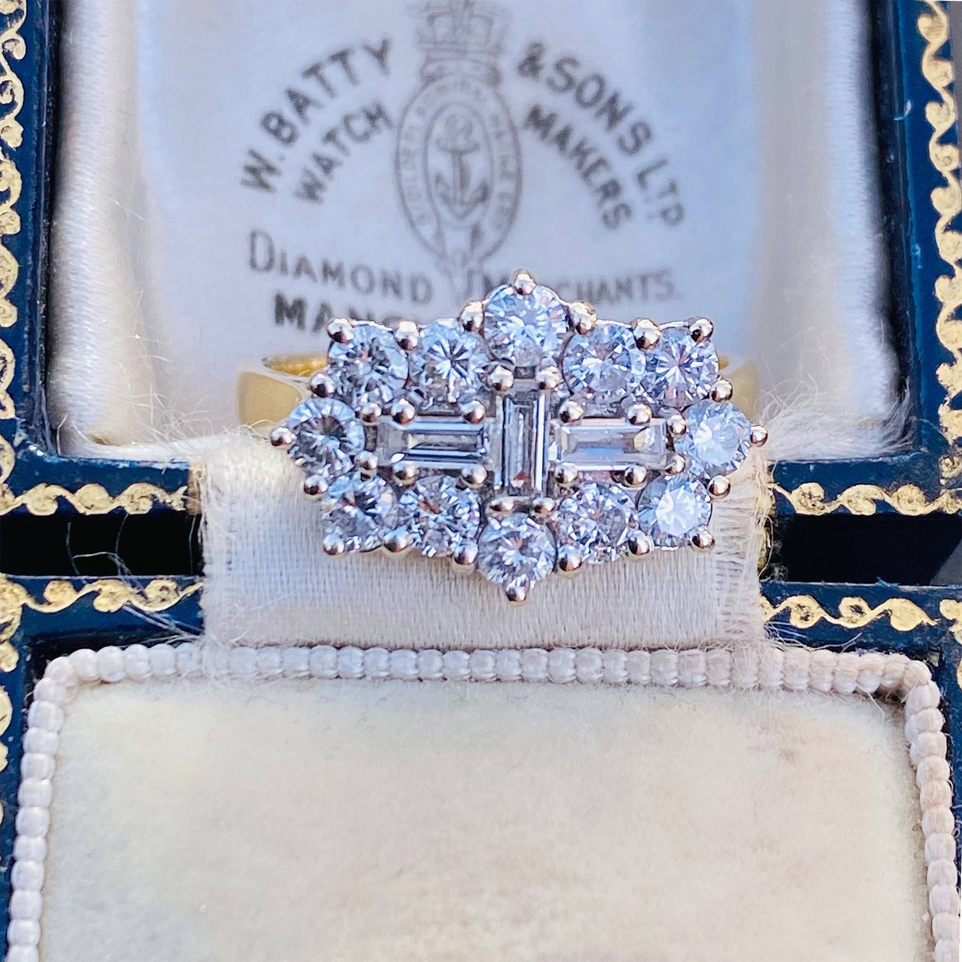 Atemberaubender, Vintage 18Ct, 18K, 750 Gold Diamant 1.50Ct, Cluster Ring von FineAntiqueJewelry