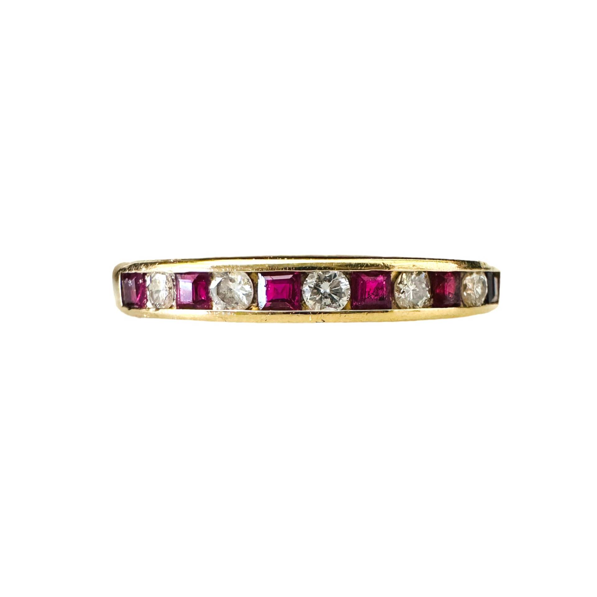 Hübscher 18Ct, 18K, 750 Gold, Rubin & Diamant 0, 35Ct, Halbes Eternity, Jubiläumsring, Zum Stapeln, Circa 1980 von FineAntiqueJewelry