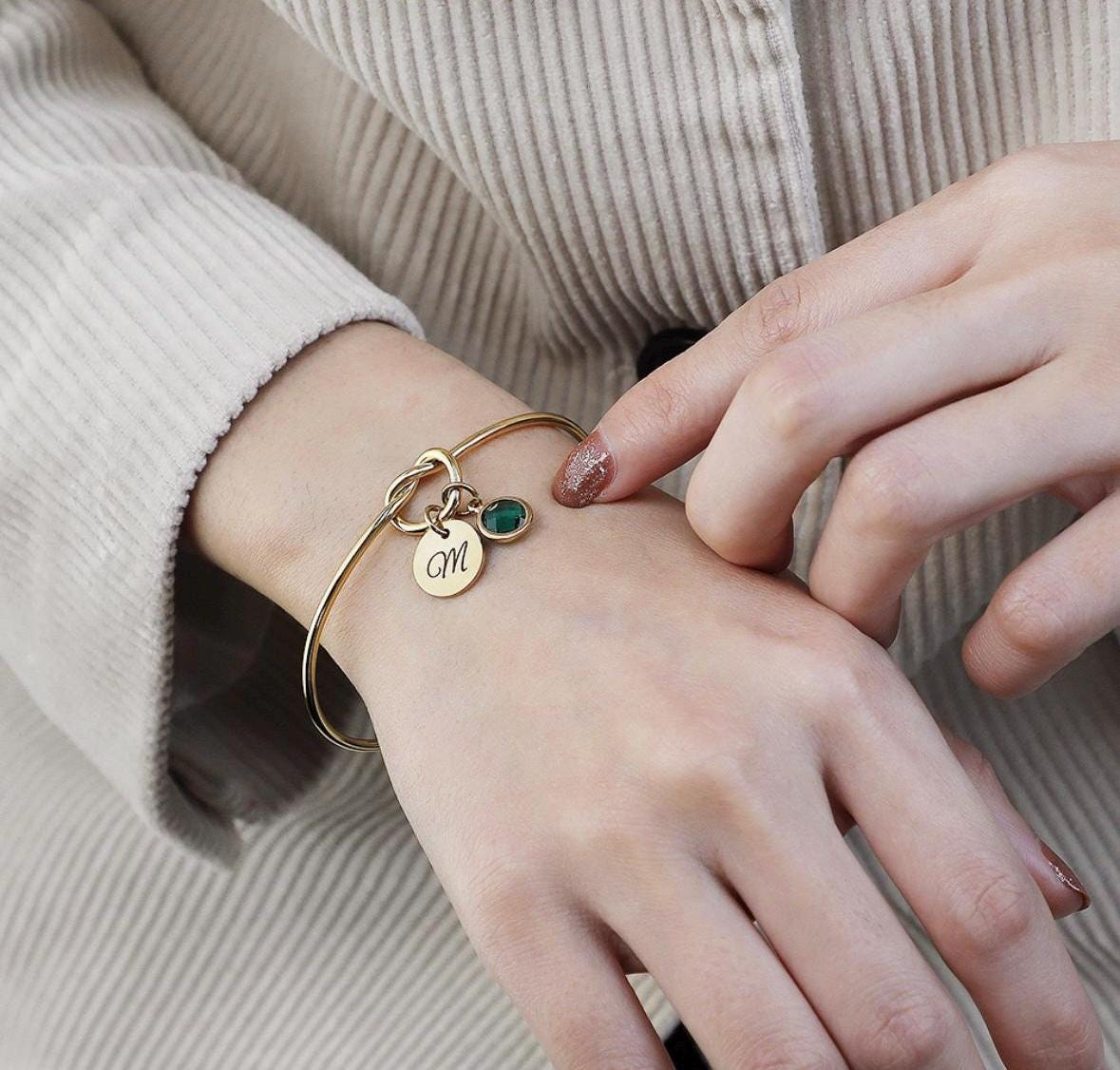 Personalisiertes Initialen-Armband Mit Geburtsstein Graviertes Goldarmband Verstellbarer Knoten-Armreif Geschenk Für Sie 7 G Personalisiertes Initialen-Armband Mit Geburtsstein Graviertes Goldarmband Verstellbarer Knoten-Armreif Geschenk Für Sie 7 G von FineCuts28
