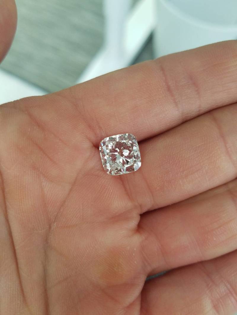 4.27 Karat Kissen E Vs1 Diamanten Zertifizierten Jahrestag Wunderschöne Atemberaubende Serie in 14 K Weißgold Ring Sammler Artikel Hoher Qualität von FineDesignsbyRaphael