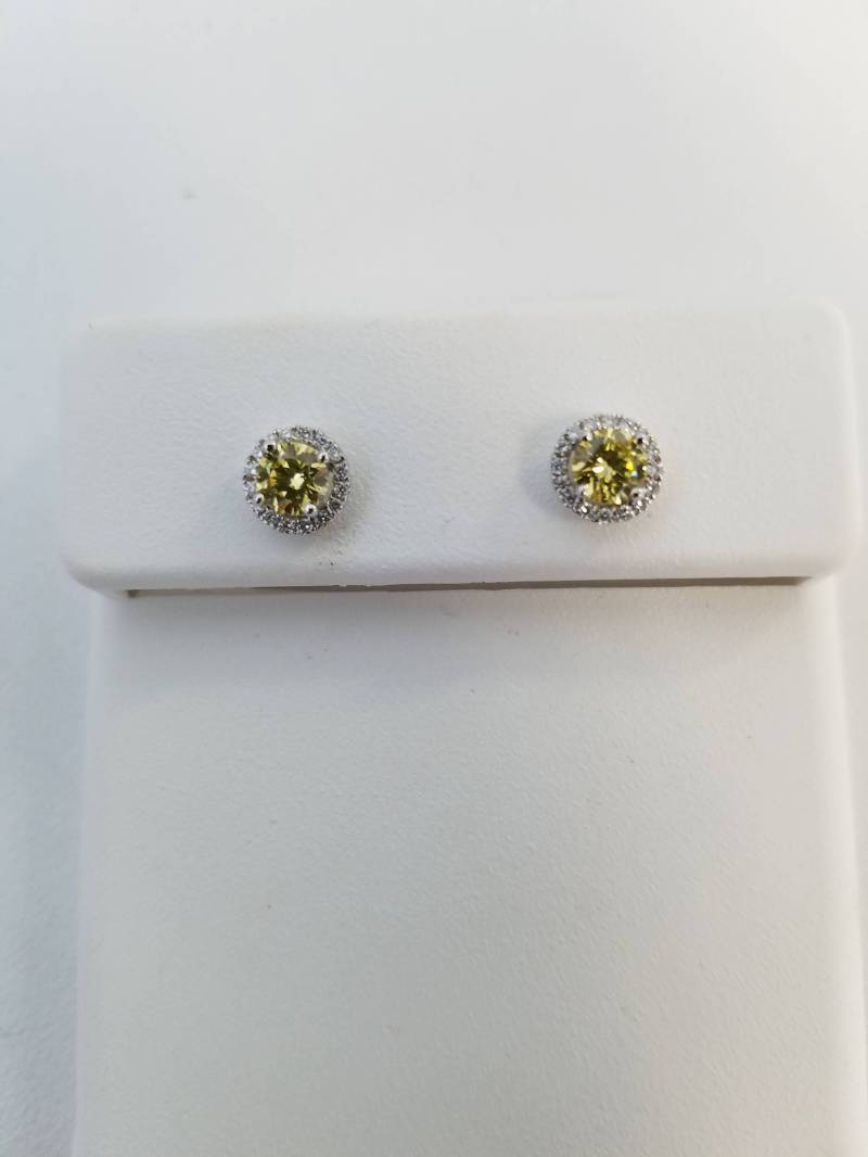 Diamant Ohrringe.74 Karat 18K Gelb Mit Halo Akzent Diamanten Schmuck Feine Einstellung Machen Jubiläum Großes Sehen Muss von FineDesignsbyRaphael