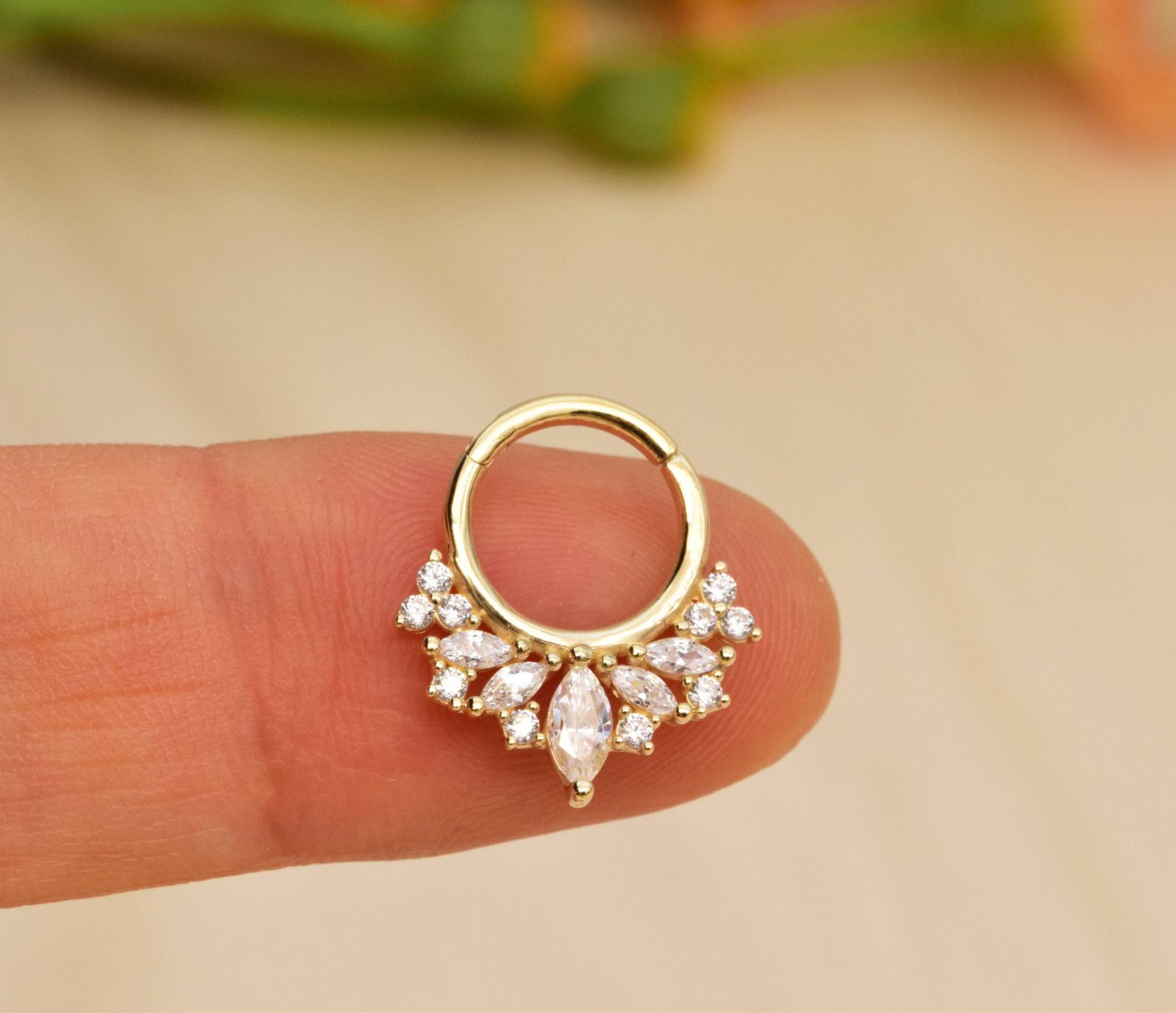 14K Solid Gold Septum Hoop Clicker Tragus Helix Knorpel Daith Conch Nase Lip Nasenring Piercing Schmuck 16G 14K Solid Gold Septum Hoop Clicker Tragus Helix Knorpel Daith Conch Nase Lip Nasenring Piercing Schmuck 16G von FineGoldPiercing
