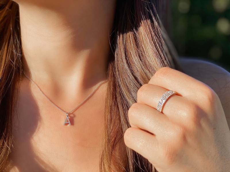 0.04-0.09Ct Diamant Anfangsanhänger Zierliche Alphabet Buchstaben Halskette Prong Set Sliding Bail Diamanten 14K Weißgold Gelbgold Rosegold von FineJewlers