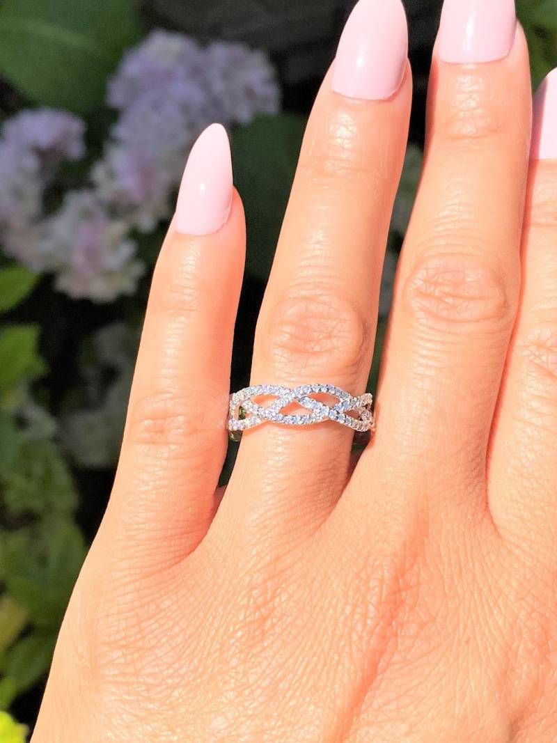 0.75Ct Diamant Geflochtene Crisscross Twisted Band Diamanten Eheringe Jubiläum Stapelbare Ringe Platin 18K 14K Weiß Gelb Roségold von FineJewlers