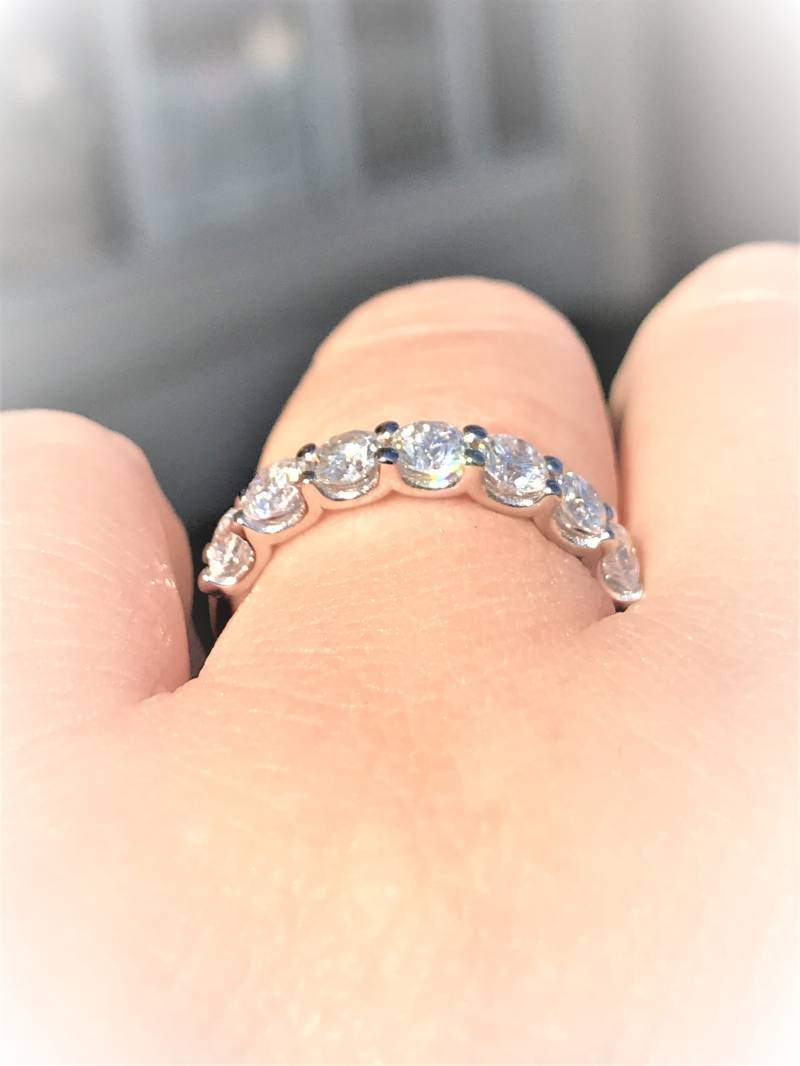 1.40Ct Diamantband 7 Stein Rund Brillant U Prong Hochzeitsbänder Jubiläum Ring Stapelringe Platin 18K 14K Weiß Gelb Roségold von FineJewlers