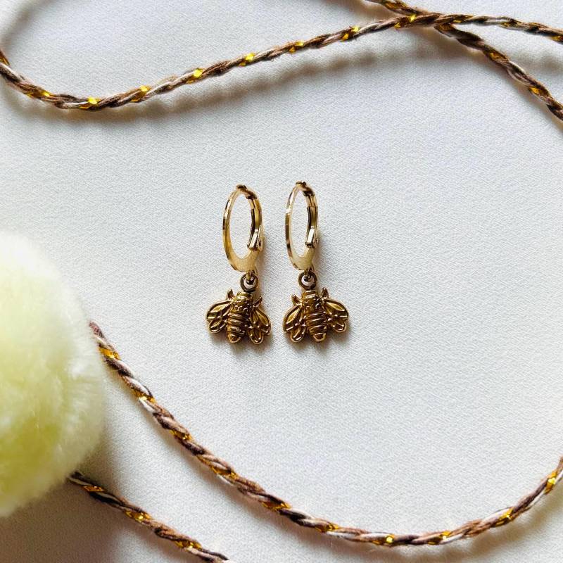 Bee Ohrringe | Creolen Hängeohrringe Biene von FineLineHH