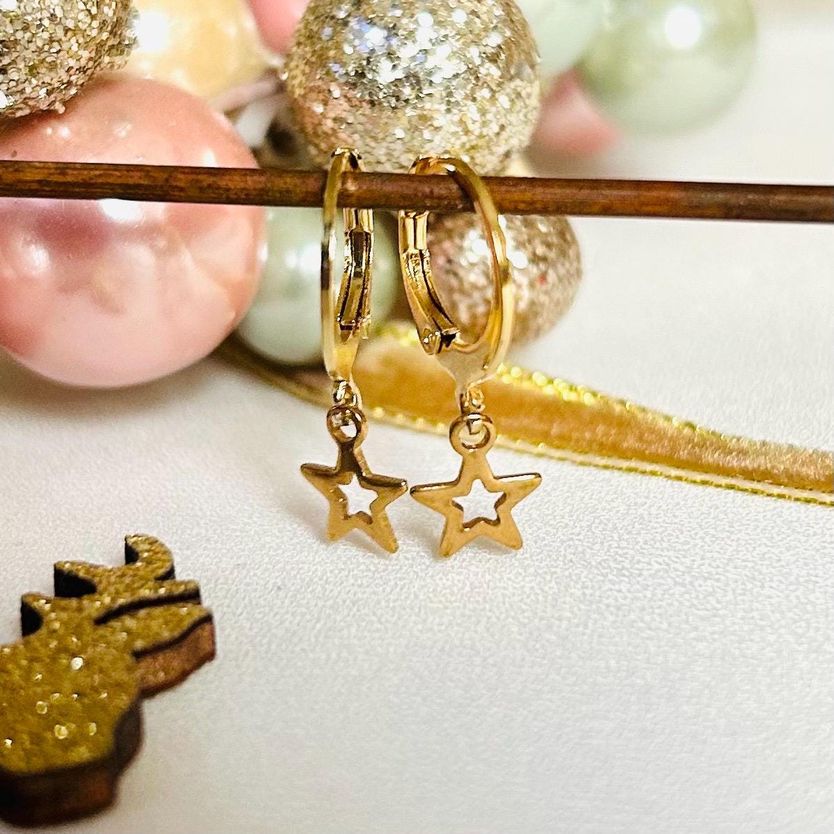 Star Ohrringe | Stern Gold Creolen Hängeohrringe Weihnachtsschmuck Xmas von FineLineHH