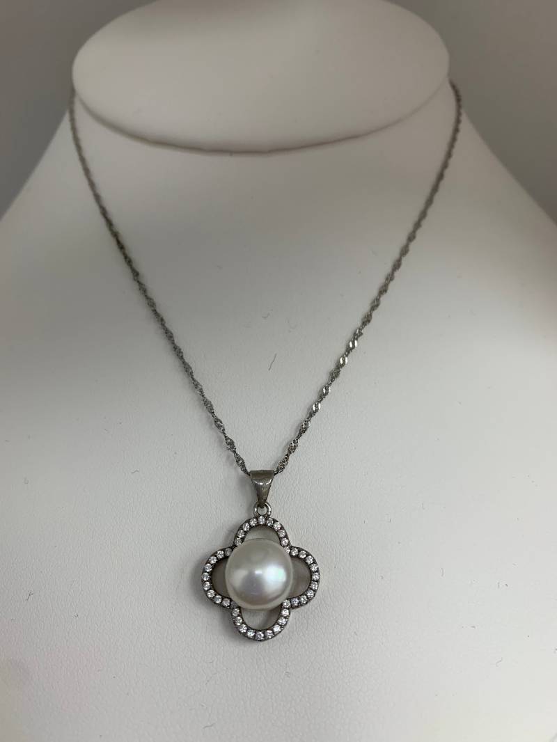 Süßwasser Weiße Button Perle Und Cz Edelsteine Klee Anhänger Halskette .925 Sterling Silber von FinePearlsUSA