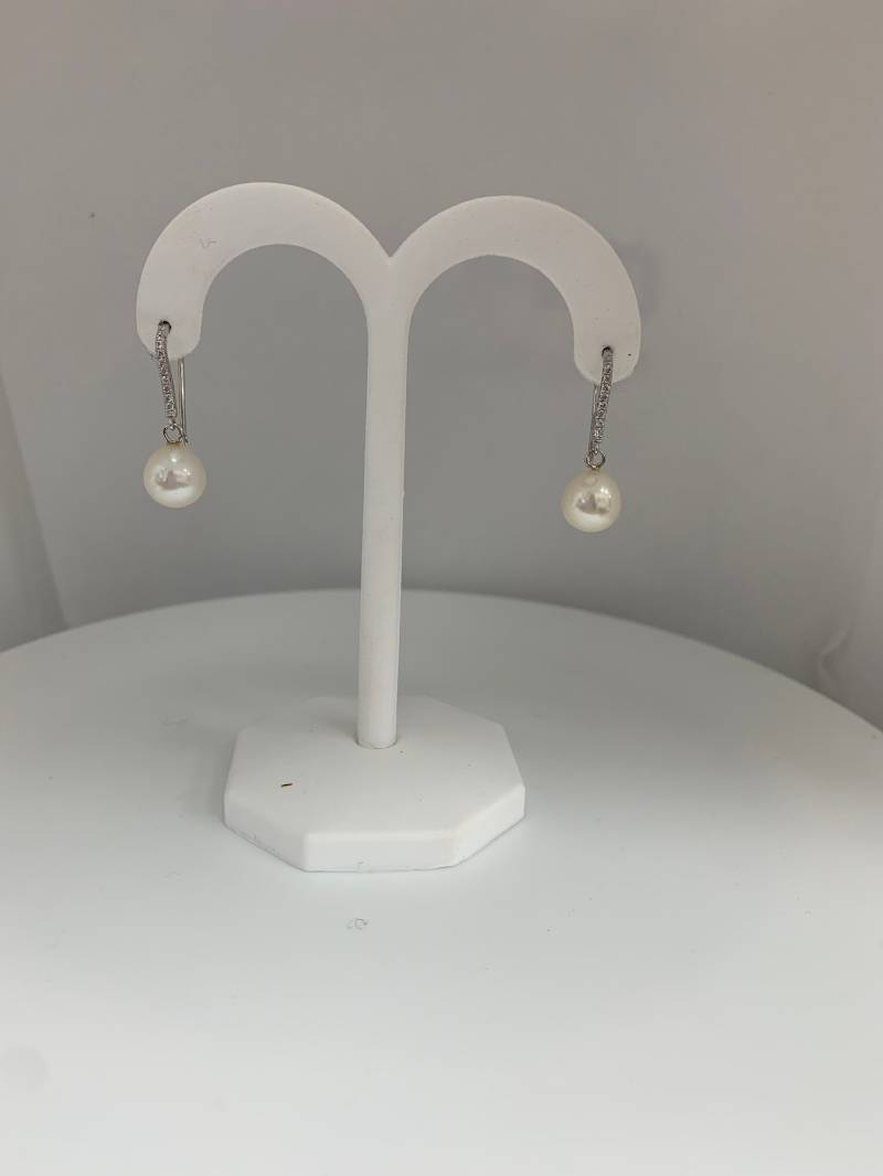 Süßwasser Weiße Tropfen Form Perlendraht Ohrringe .925 Sterling Silber Und Cz Edelsteine von FinePearlsUSA