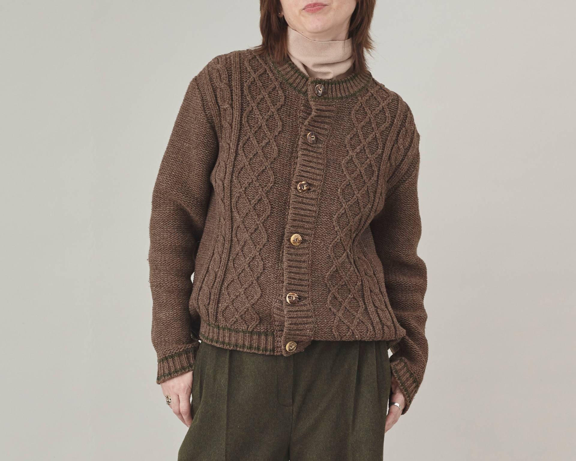 Braune Woll Strickjacke Für Frauen Größe M | Handgestrickte Den Winter Ftv1857 von FineThee