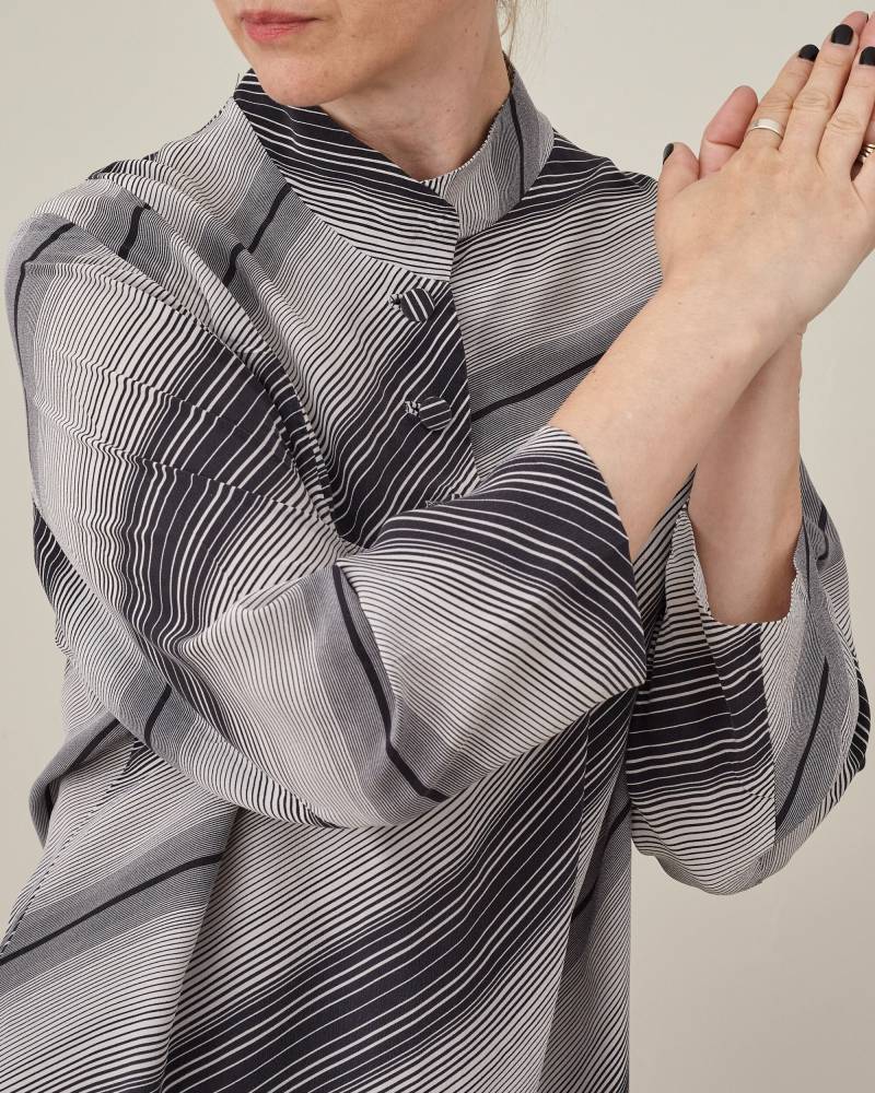 Reine Seide Tunika Bluse Für Frauen Gr S-M | Schwarz Und Weiss Gestreiftes Top Reine Seide Tunika Bluse Für Frauen Gr S-M | Schwarz Und Weiss Gestreiftes Top von FineThee