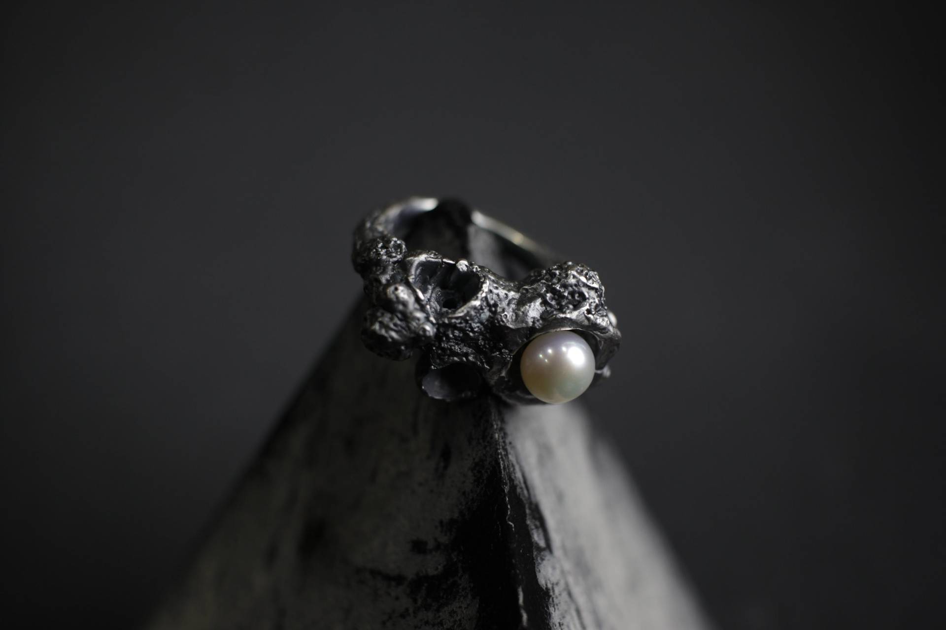Schwarze Koralle Ring Schwarze Koralle Ring von FinesmithCo