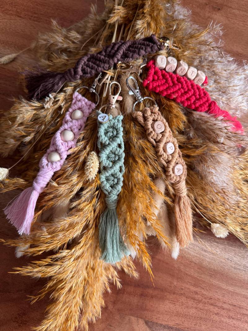 Geschenk Freundin Mama Lehrer Anhänger Schlüsselanhänger Personalisiert Makramee Muttertag Geschenk Freundin Mama Lehrer Anhänger Schlüsselanhänger Personalisiert Makramee Muttertag von FingerspitzenAlisha