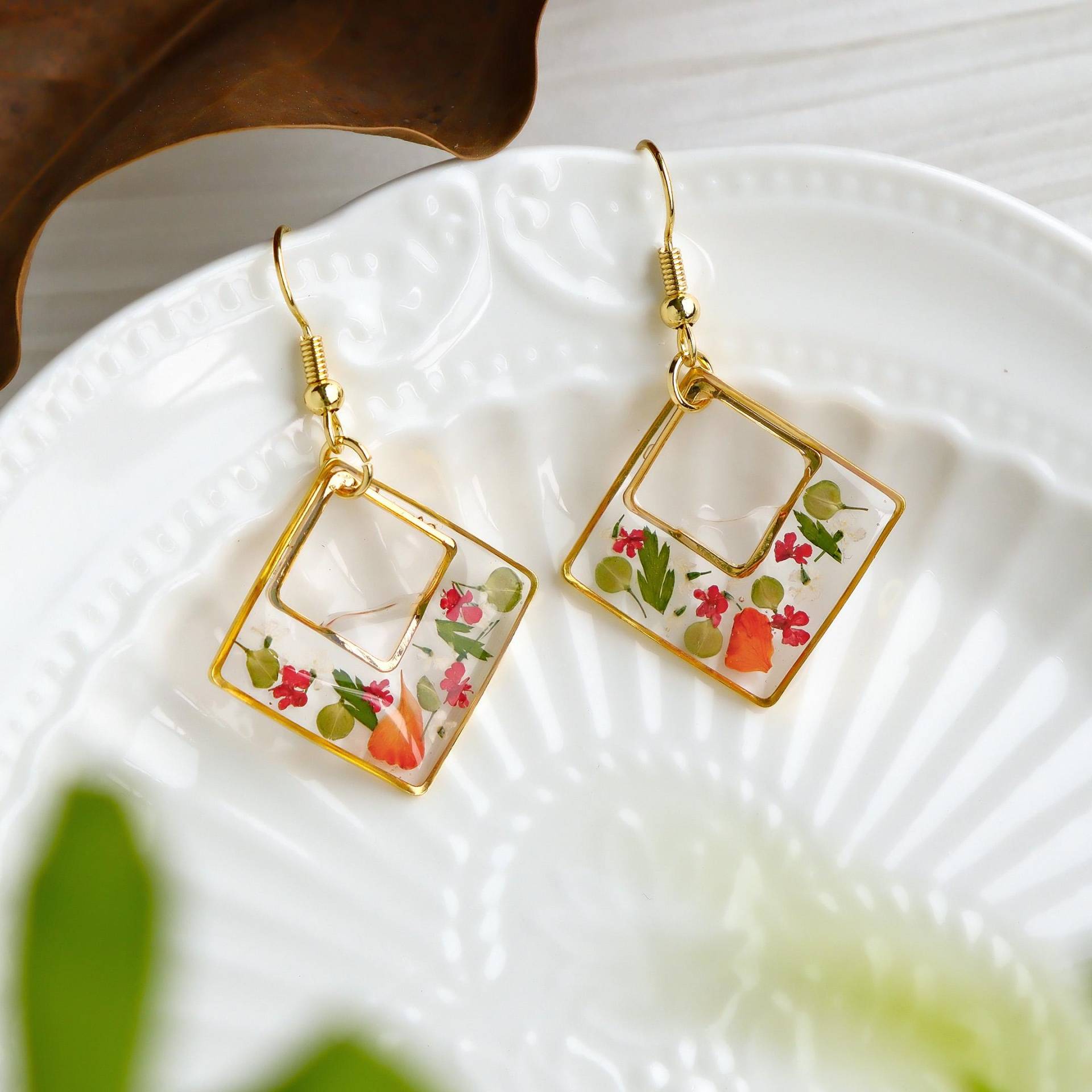 Handgemachte Getrocknete Blumen Ohrringe Gepresste Blumen-Rhombus-Dangle Handgemachte Getrocknete Blumen Ohrringe Gepresste Blumen-Rhombus-Dangle von FingertipGarden