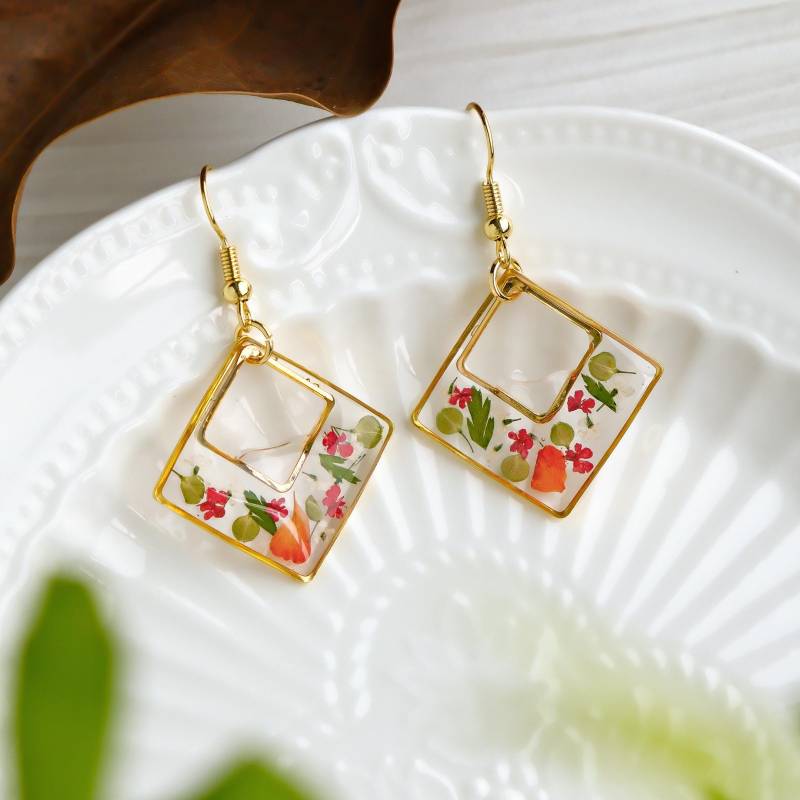 Handgemachte Getrocknete Blumen Ohrringe Gepresste Blumen-Rhombus-Dangle Handgemachte Getrocknete Blumen Ohrringe Gepresste Blumen-Rhombus-Dangle von FingertipGarden