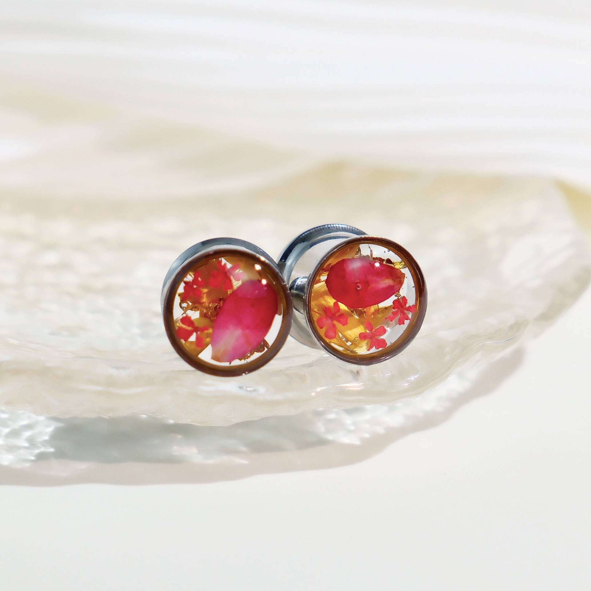 Rote Getrocknete Blumen Ohr Plugs Handgemachte Geschenke Rote Getrocknete Blumen Ohr Plugs Handgemachte Geschenke von FingertipGarden