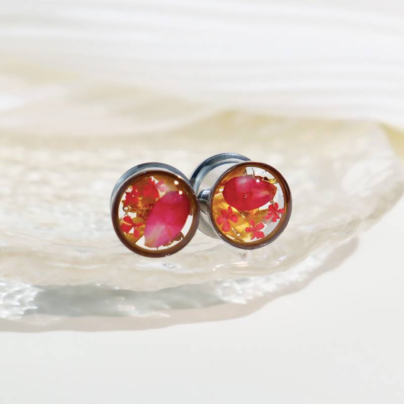 Rote Getrocknete Blumen Ohr Plugs Handgemachte Geschenke Rote Getrocknete Blumen Ohr Plugs Handgemachte Geschenke von FingertipGarden