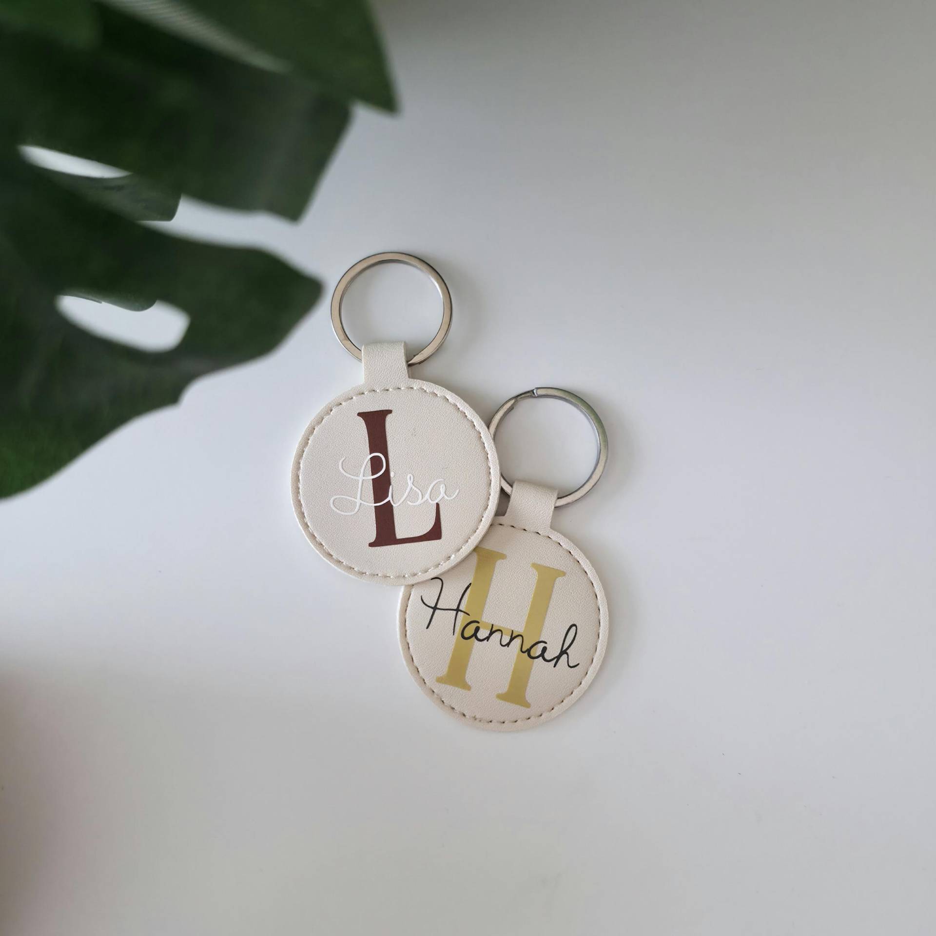 Personalisierter Schlüsselanhänger Mit Name & Initiale Personalisierter Schlüsselanhänger Mit Name & Initiale von FiniasHandmade