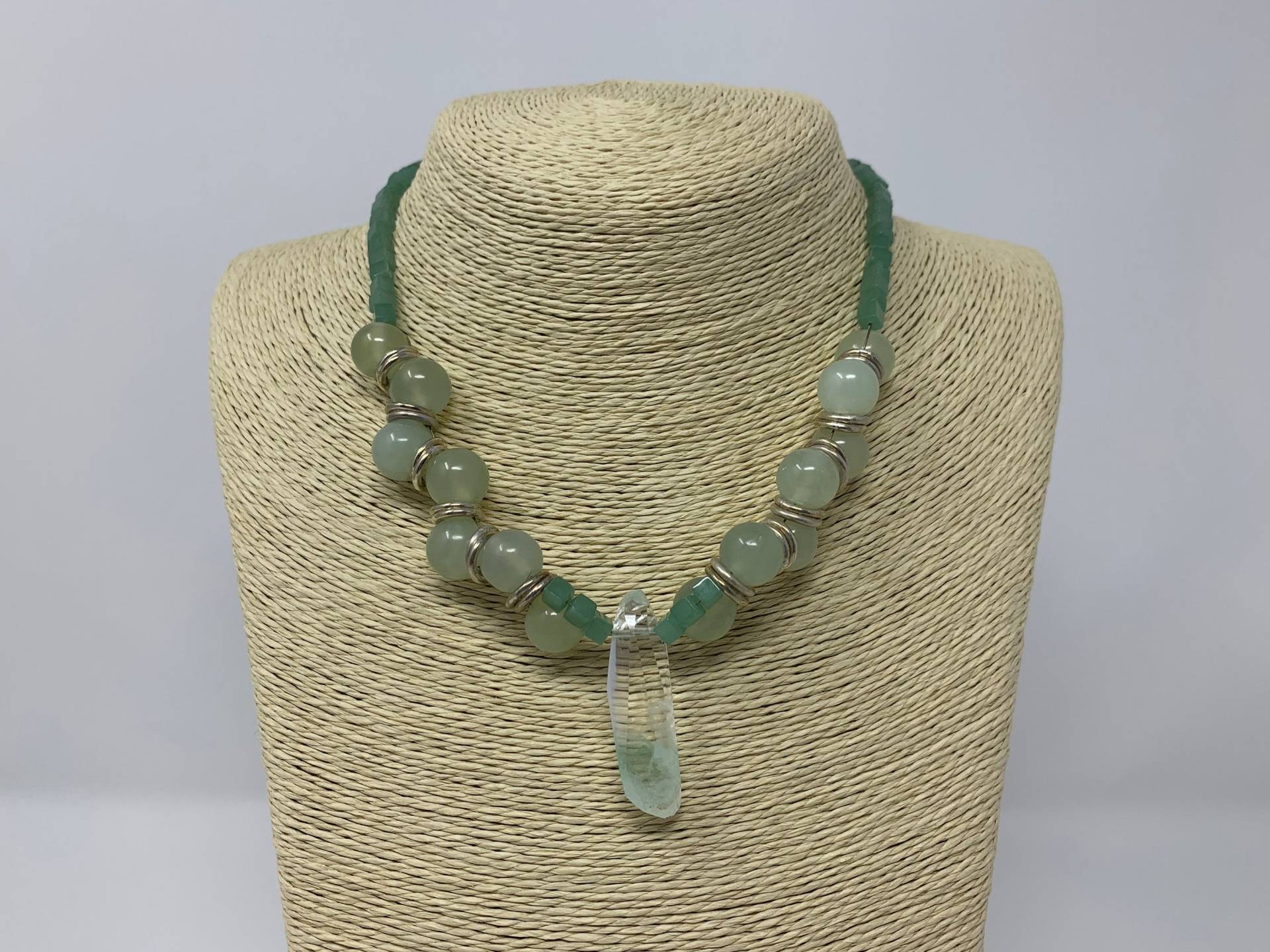 Göttin Halskette - Jade, Nephrit, Silver Und Kristall Göttin Halskette - Jade, Nephrit, Silver Und Kristall von FinishingFirst