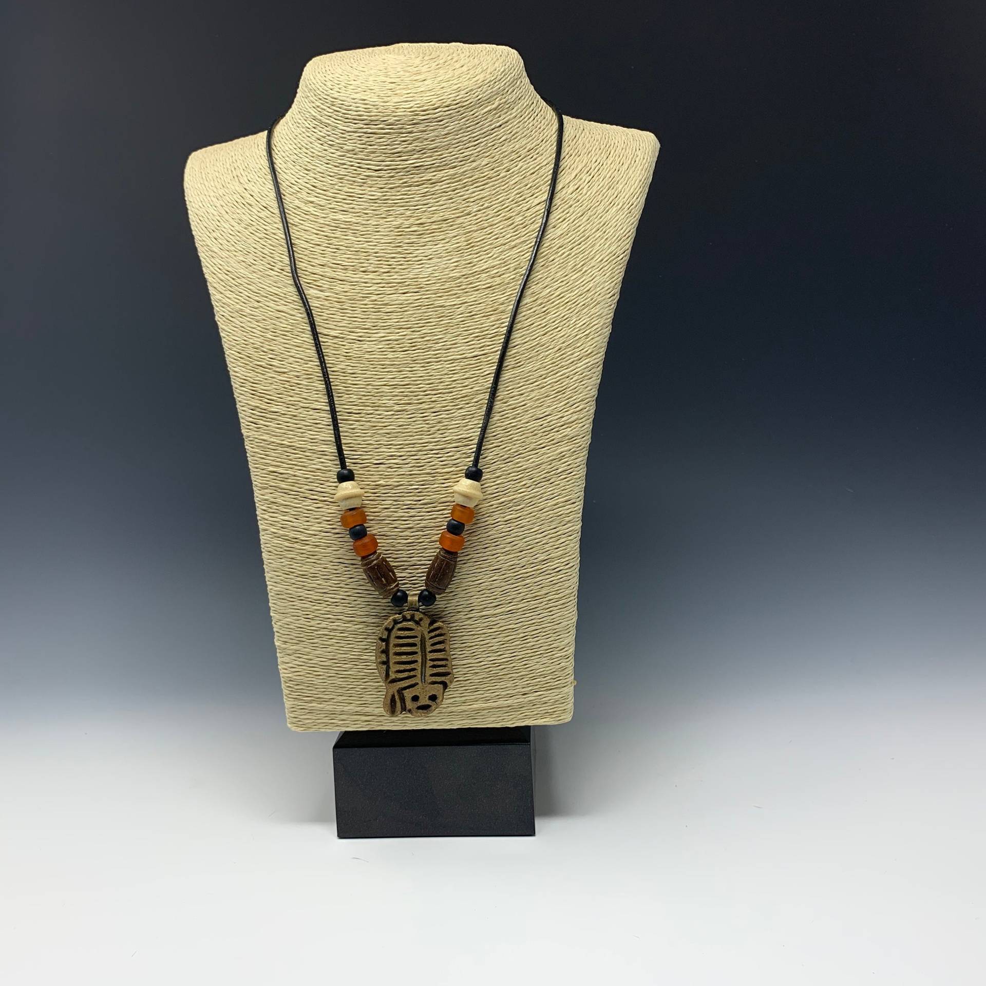 Handgemachte Bronze Anhänger Mit Handel Perlen Auf Leder Halskette 2 Handgemachte Bronze Anhänger Mit Handel Perlen Auf Leder Halskette 2 von FinishingFirst