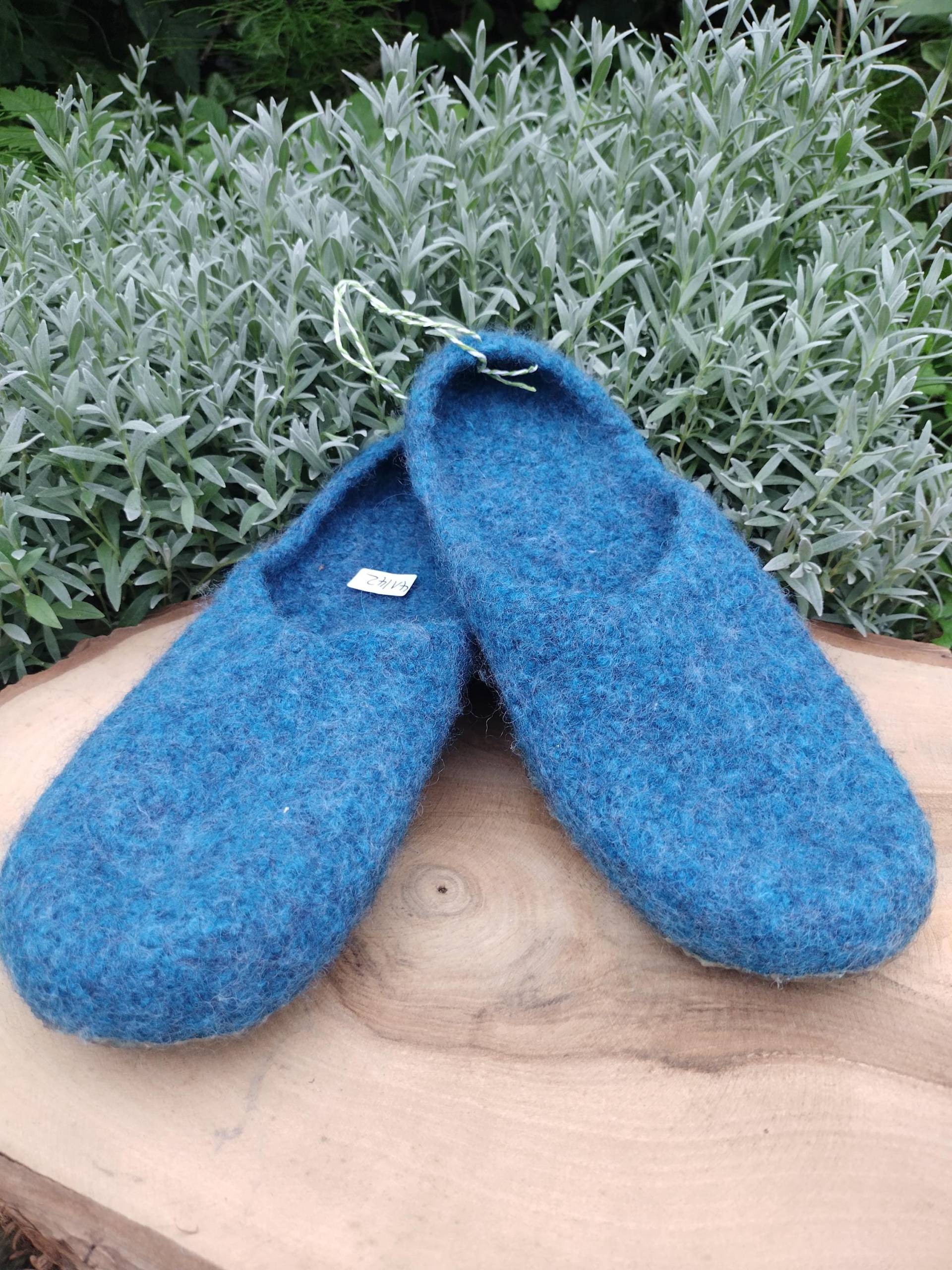 Filzschuhe Gr. 41/42 Hausschuhe Puschen Gästeschuhe Filzclocs Aus 100%schurwolle. Vollflächiger Latexsohle In, Hergestellt in Bayern Filzschuhe Gr. 41/42 Hausschuhe Puschen Gästeschuhe Filzclocs Aus 100%schurwolle. Vollflächiger Latexsohle In, Hergestellt in Bayern von Finkenliesel