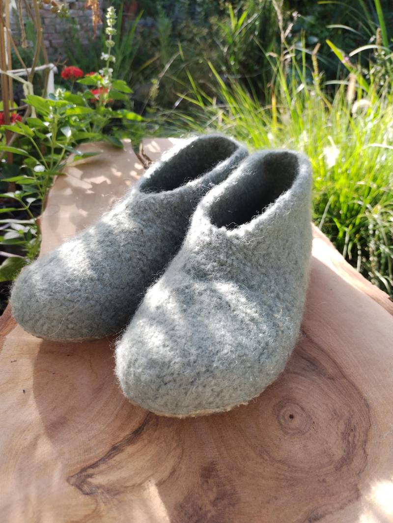 Hausschuhe Filzschuhe Gästeschuhe Puschen - Finken Mit Durchgängiger Sohle 38/39, Hergestellt in Bayern 100% Schurwolle Nach Ökotex Standart Hausschuhe Filzschuhe Gästeschuhe Puschen - Finken Mit Durchgängiger Sohle 38/39, Hergestellt in Bayern 100% Schurwolle Nach Ökotex Standart von Finkenliesel