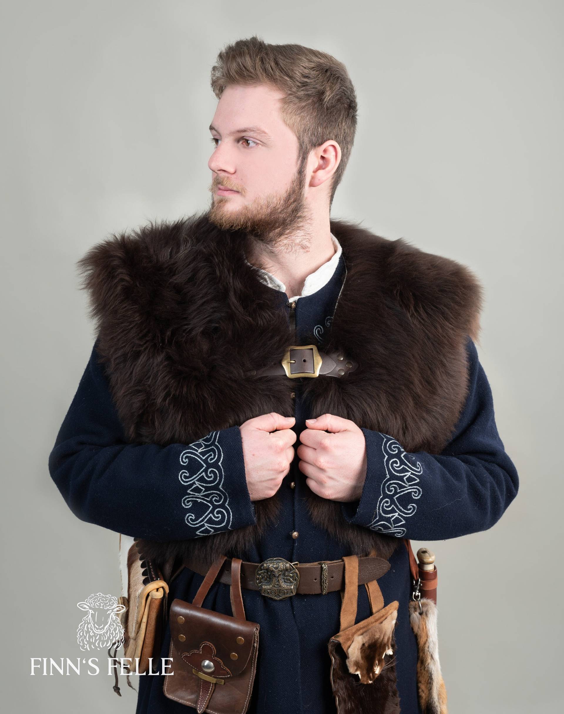 Schulter - Rückenfell Umhang Schaffell Braun Mittelalter Larp Schulter - Rückenfell Umhang Schaffell Braun Mittelalter Larp von FinnsFelle