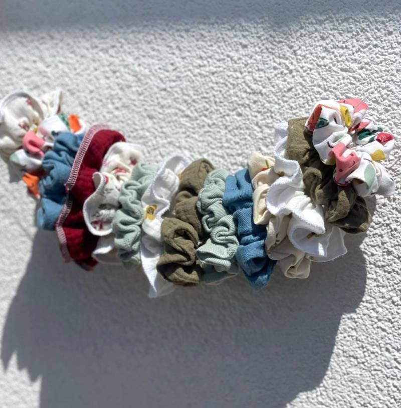 Scrunchie Aus Stoff - Handmade Haargummi Musselin Oder Jersey Perfekt Für Zopf, Dutt Handgelenk Mama & Tochter von FinnundFadenhandmade