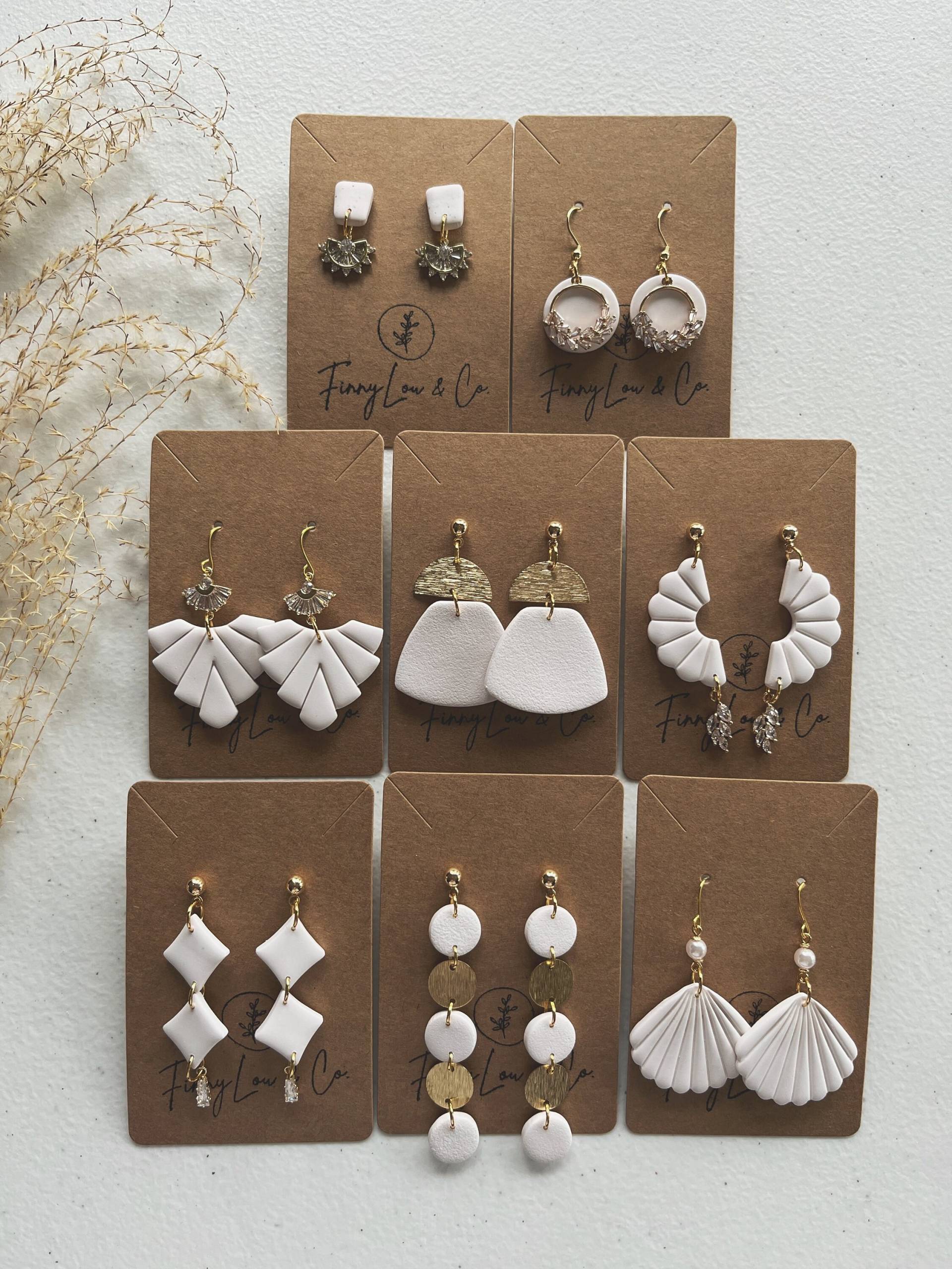 Fimo Ohrringe | Brautjungfer Hochzeit|Weiß| Edel| Brautjungfer| Kristall| Statement Ohrringe| Boho Gold Braut Accessoire Fimo Ohrringe | Brautjungfer Hochzeit|Weiß| Edel| Brautjungfer| Kristall| Statement Ohrringe| Boho Gold Braut Accessoire von FinnyLouCo