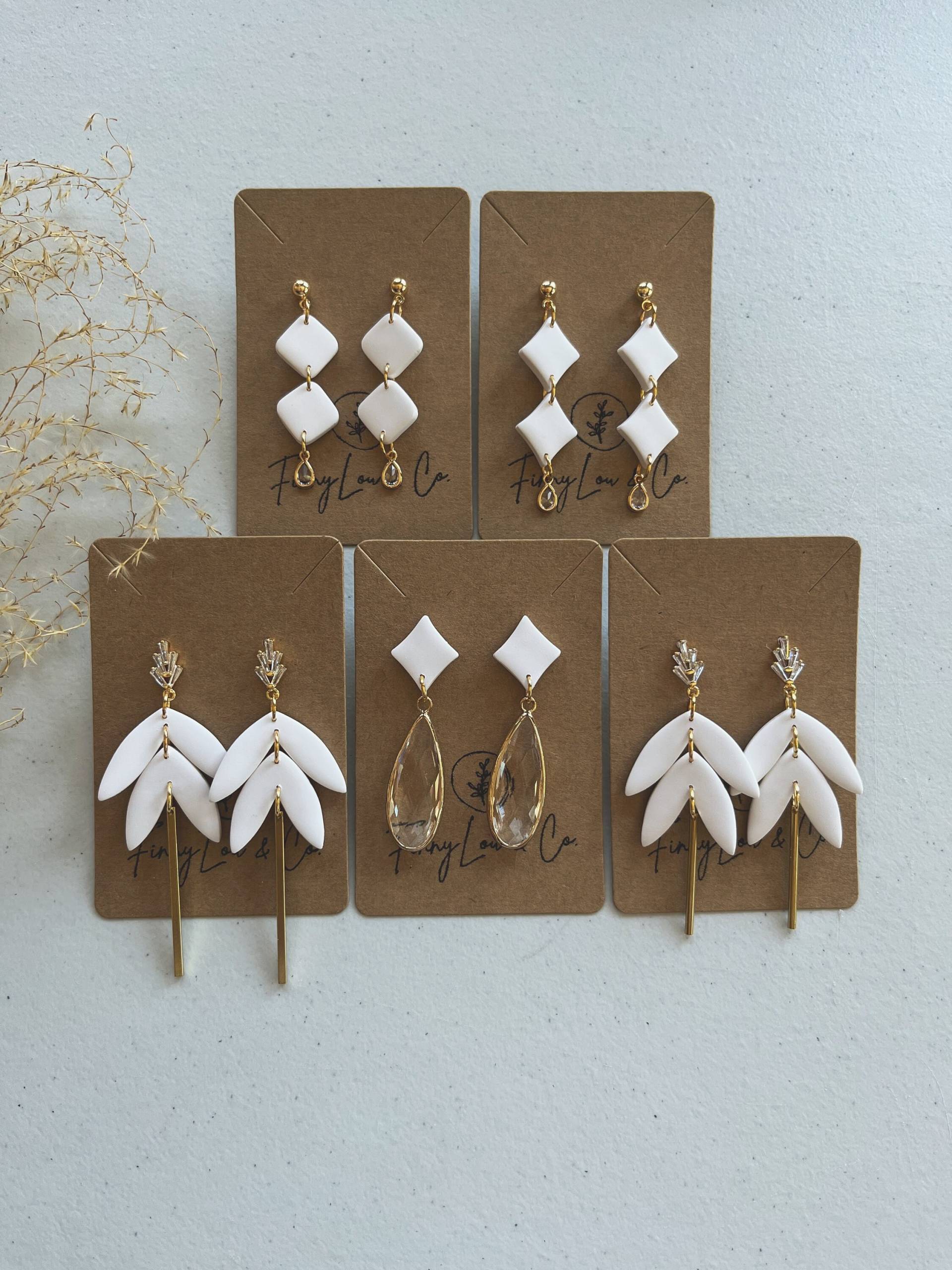 Fimo Ohrringe | Hochzeit| Brautjungfer| Weiß + Gold| Fett Schlicht| Aussage| Neutral| Boho Minimalistisch| Zirkonia Charme Vergoldet Fimo Ohrringe | Hochzeit| Brautjungfer| Weiß + Gold| Fett Schlicht| Aussage| Neutral| Boho Minimalistisch| Zirkonia Charme Vergoldet von FinnyLouCo